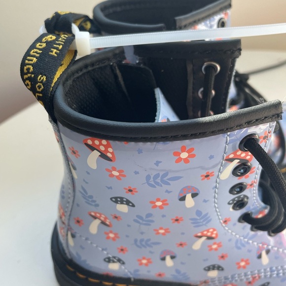 NWOT Dr. Martens Toddler 1460 Patent Woodland Lace Up Boots Size 13 - Picture 8 of 16